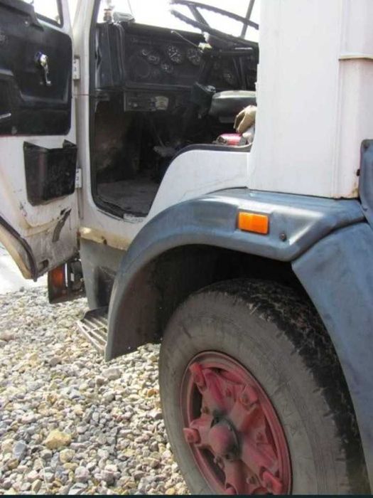 Dźwig teleskopowy 18 ton bocian wysięg 21+6 Rok budowy 1990