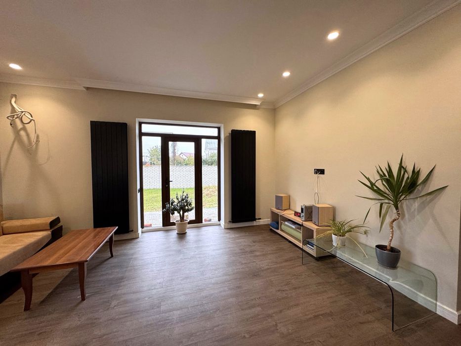 Продам современный  дом 215 м², Павленки, Ньютона, 8,5 соток( код 5704)