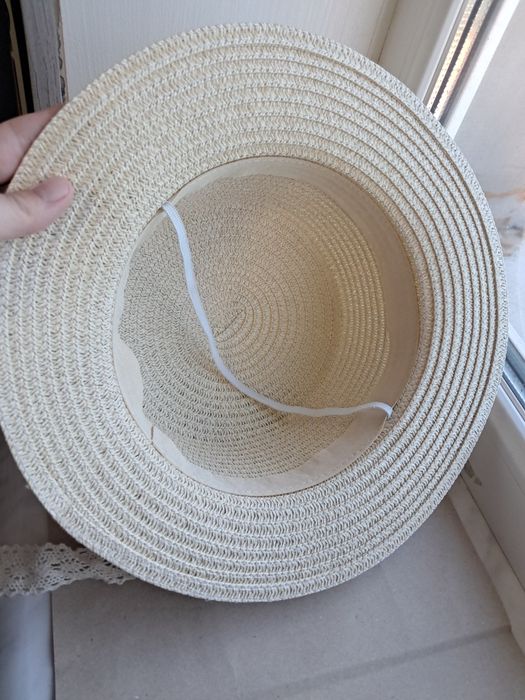 Капелюх бежевый с кружева