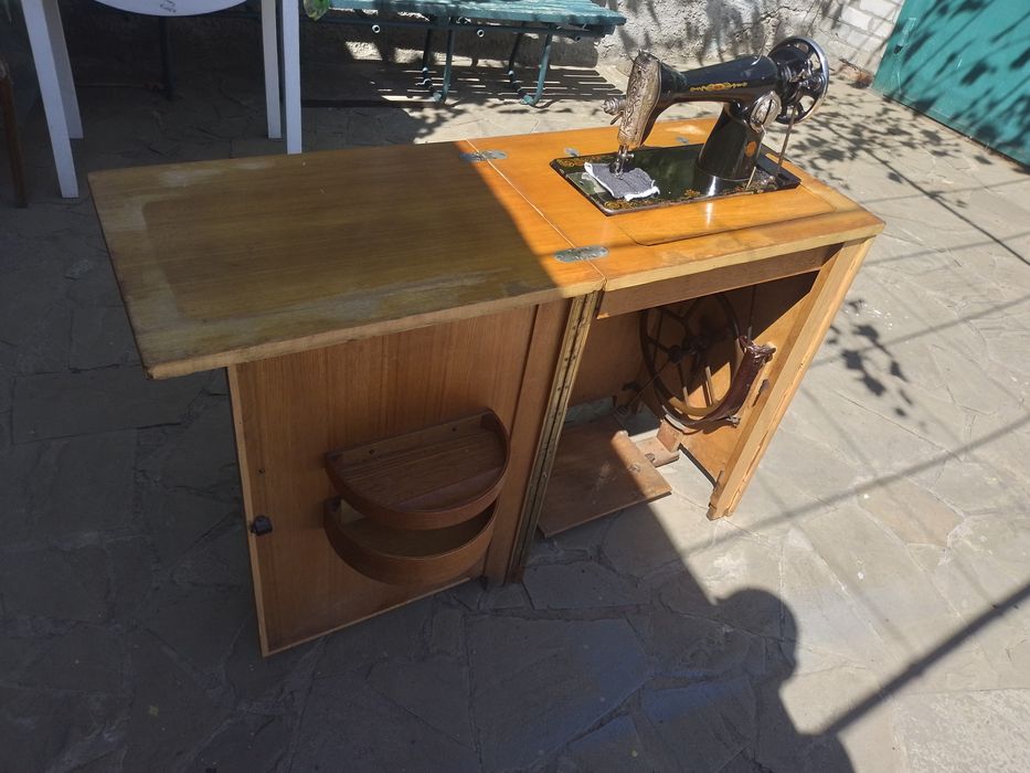 Швейная машинка 1960х годов