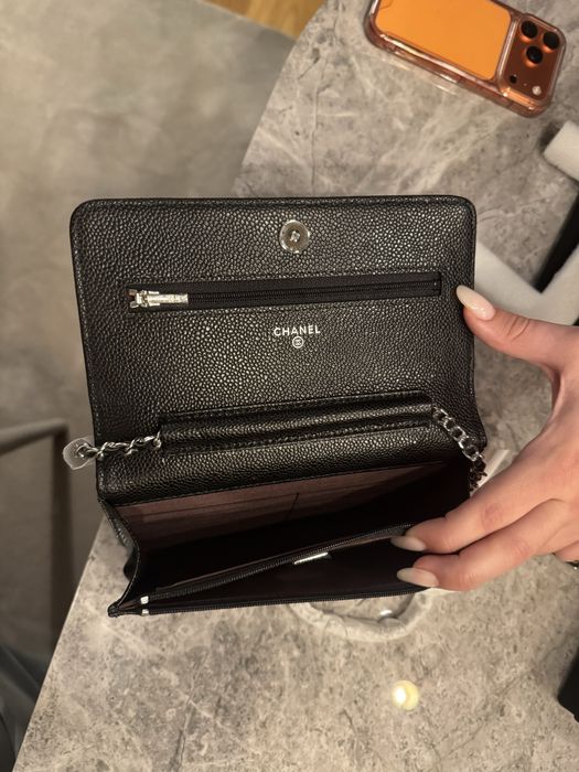 Channel bag wallet on chain