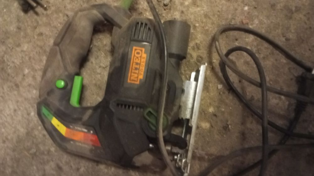 Wyrzynarka sieciowa marki Niteo Tools. 
Moc: 710 W.