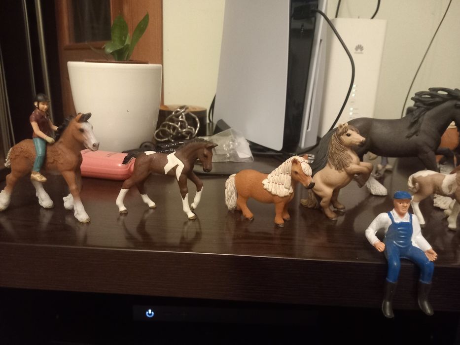 Figurki koni Schleich