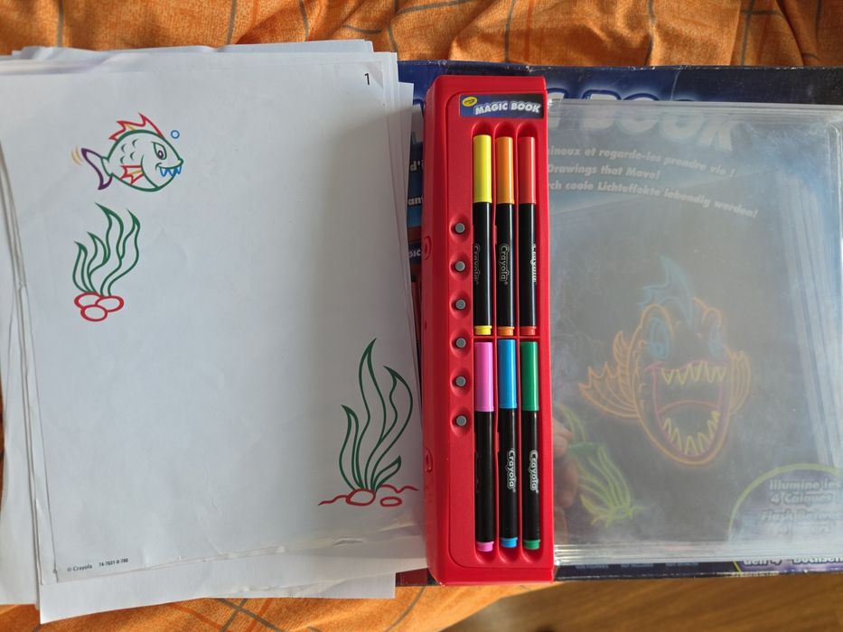 Brinquedo Crayola Magic Book (Quadro de Desenho Luminoso) com Caixa e Acessórios