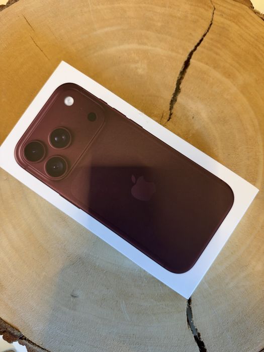 Iphone 18 pro 256 burgund plus ładowarka etui gratis.