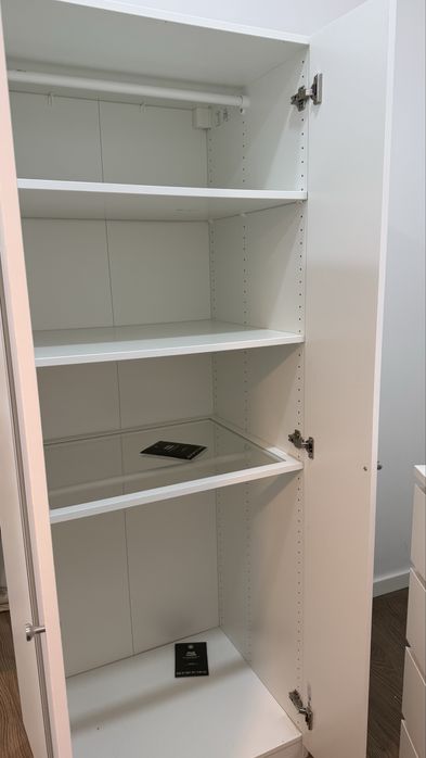 Roupeiro PAX com espelho - Como novo