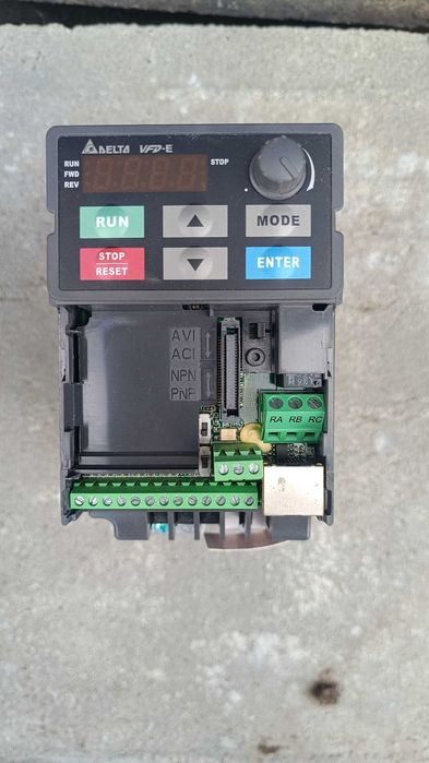 Частотник Delta VFD007E43T
