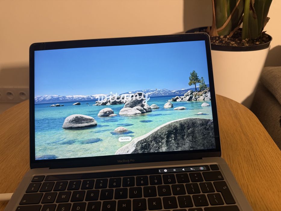 MacBook Pro 13” 2020 16 GB Intel