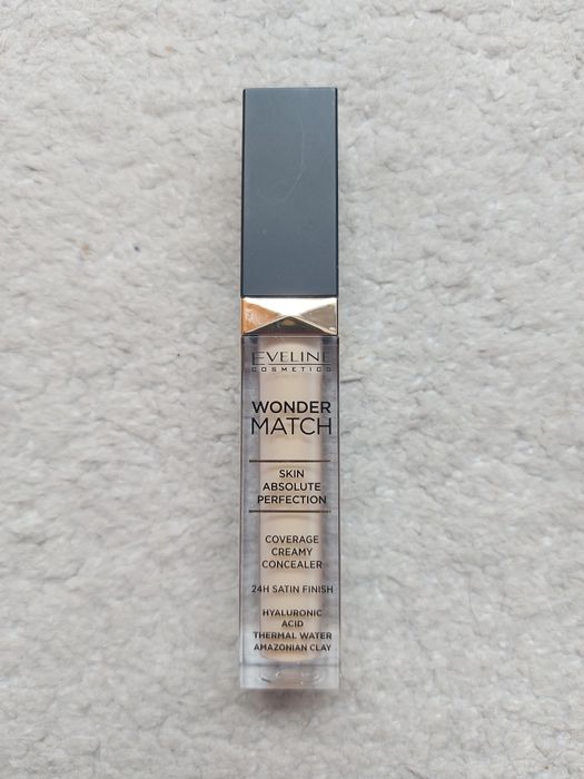 Eveline korektor nawilżający 10 light vanilia