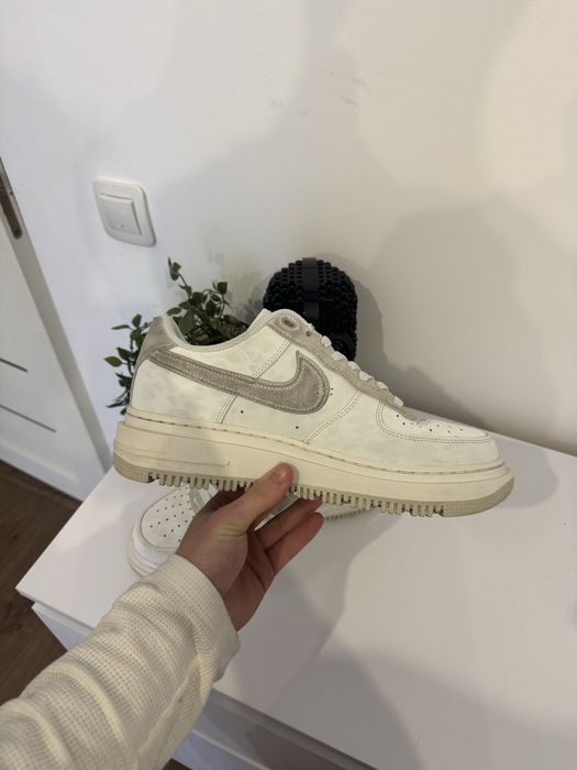 Nike Air Force 1 Luxe