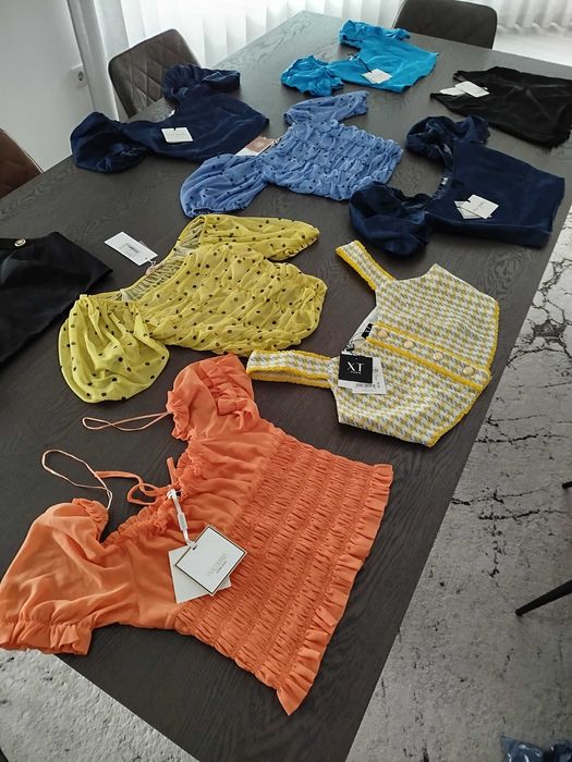 13 peças de roupa nova com etiqueta de marca Blusas/E Top 12.5€