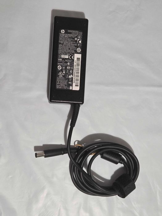 Zasilacz do laptopa HP, 90 W, używany