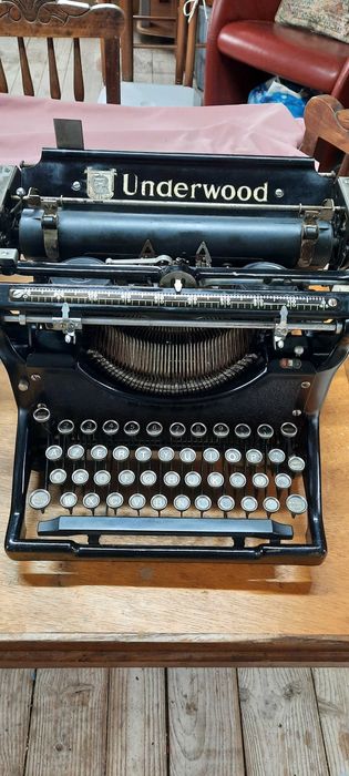 Duas máquinas de escrever