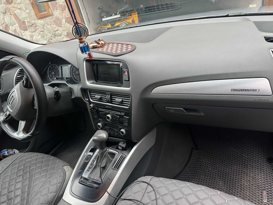 Автомобіль Ауді Q 5