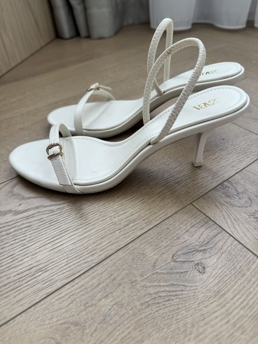 Босоніжки Zara в ідеальному стані
