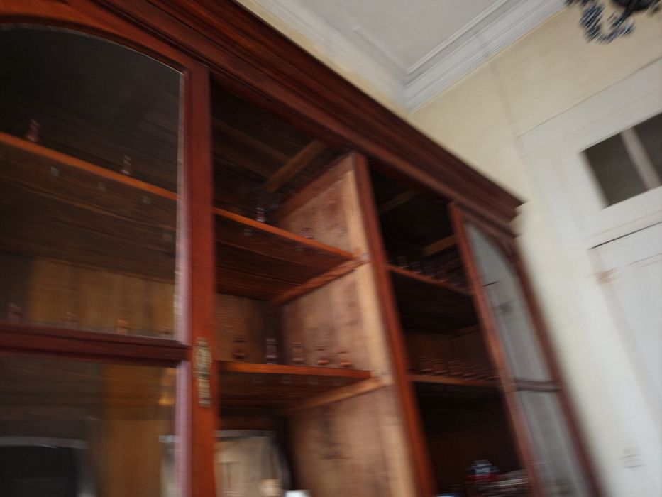 Para venda louceiro antigo em mogno grandes dimensões largura 2,70 altura 2'80 em bom estado