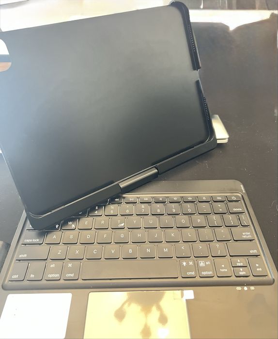 Capa com Teclado Ipad 11 / Pro 11