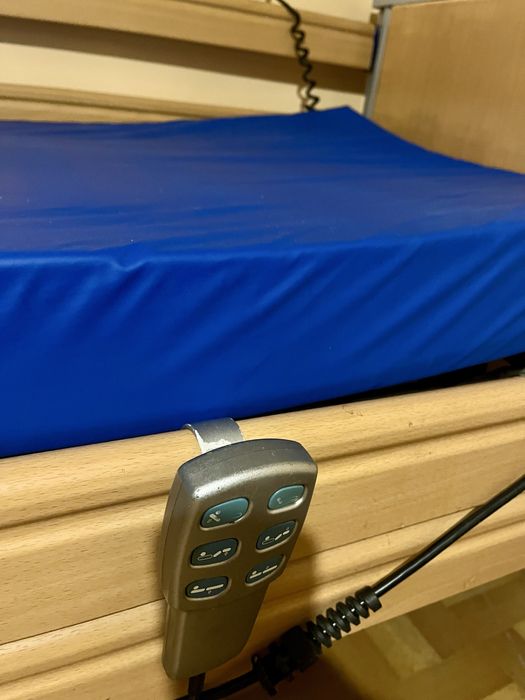 Łóżko rehabilitacyjne elektryczne wraz z materacem