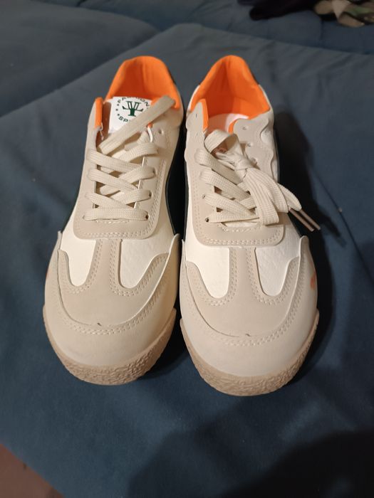 Кросівки весна осінь