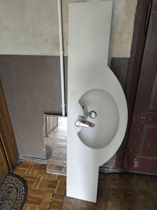 Duża umywalka łazienkowa
