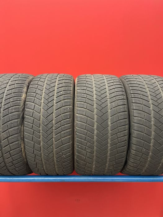 275/40/21 i 315/35/21 Vredestein 4 opony zimowe