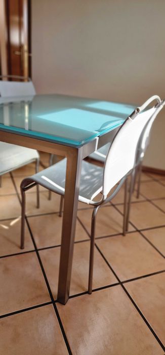 Mesa de cozinha e 4 cadeiras