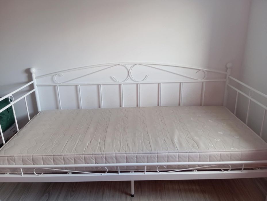 Białe Metalowe Łóżko Dziewczęce z materacem