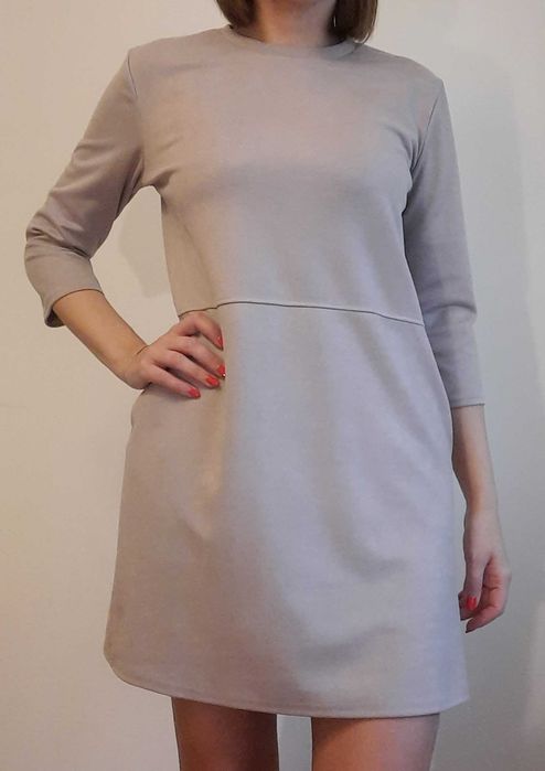 Szykowna sukienka Reserved S