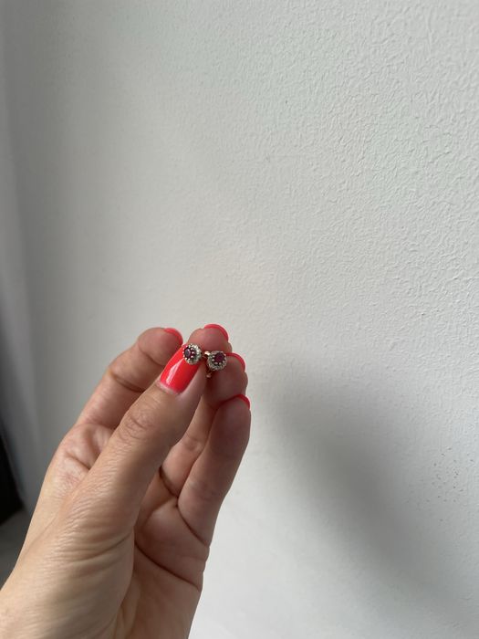 Продам серьги пусеты золотые , Zarina, рубин , бриллианты 40 000 грн .