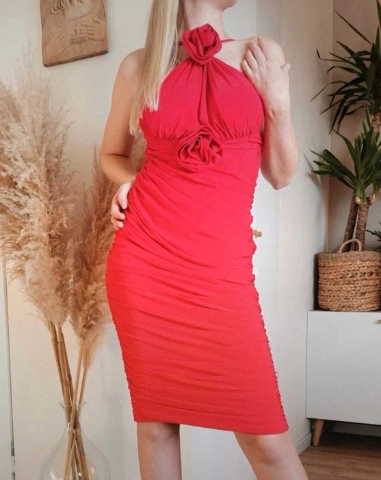 Czerwona sukienka z różą Loola