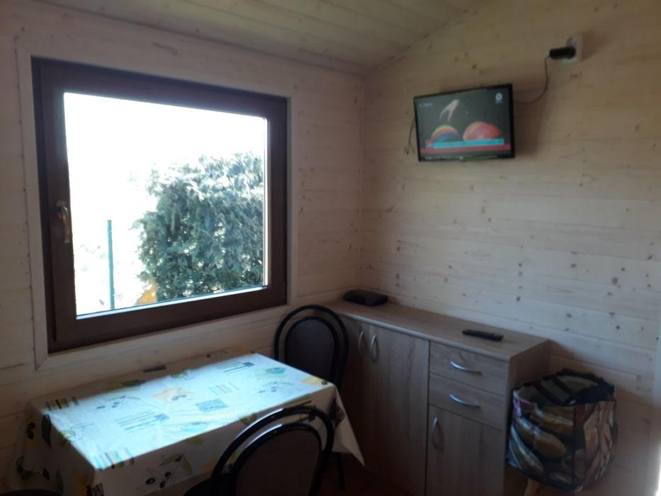 Domek letniskowy blisko morza na osobnej posesji.