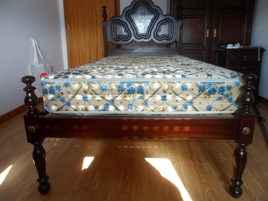 Cama de Solteiro madeira maciça
