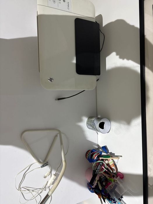 Secretária com gavetas