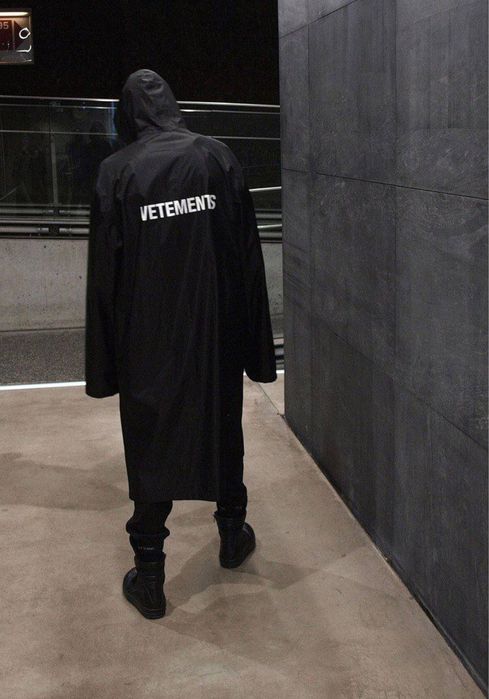 Плащ Vetements оригинал