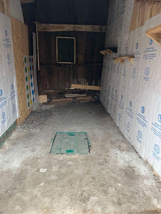 Продам гараж з підвалом