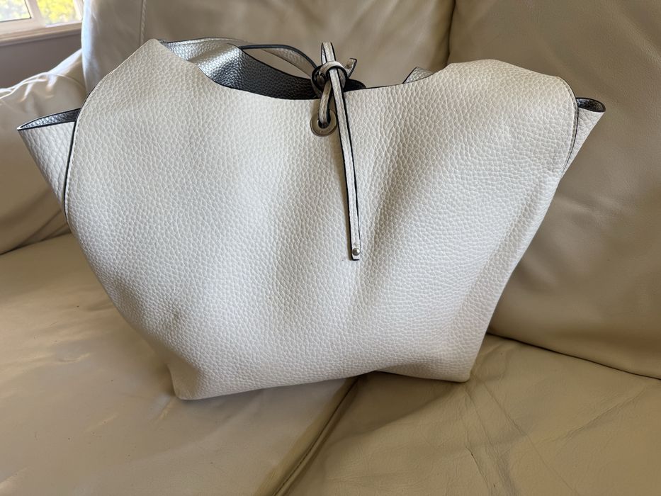 Mala shopper Parfois reversível branco/prata