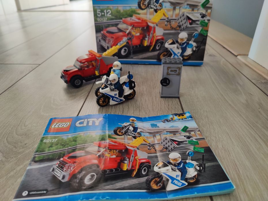 Lego 60137 eskorta policyjna