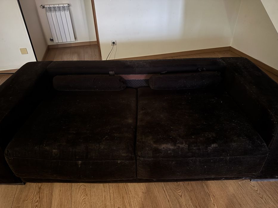 Sofá moderno castanho escuro