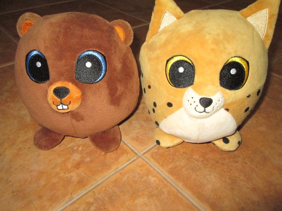 Bonecos coleccão e roupa