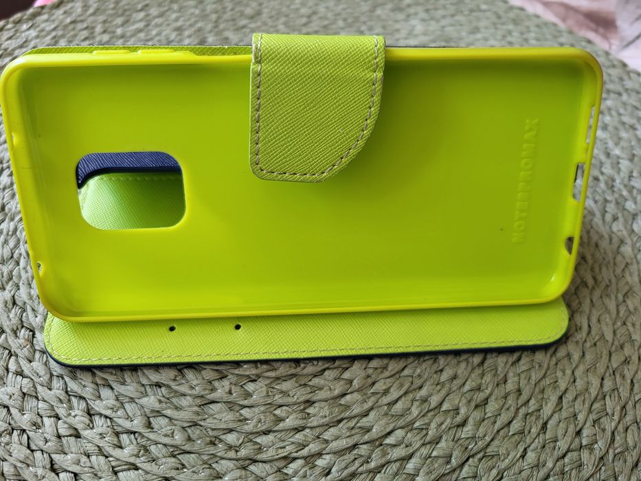 Etui na smartfon w bardzo dobrym stanie