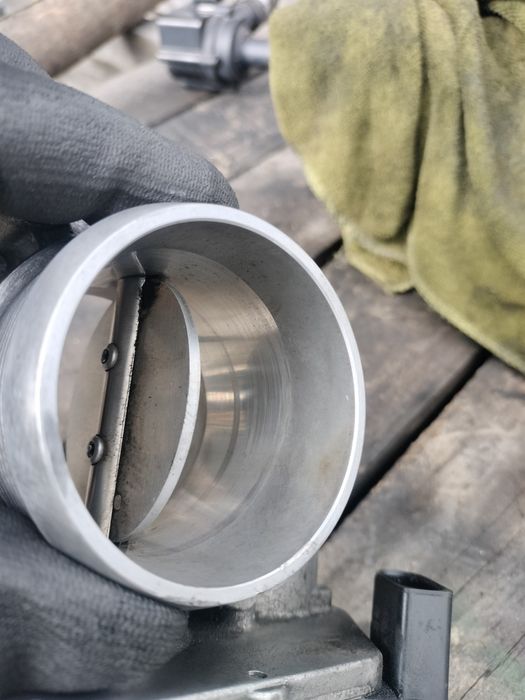 Дроссельная заслонка AUDI A6 C6 A4 B8 3.0 TDI 4E0145950F