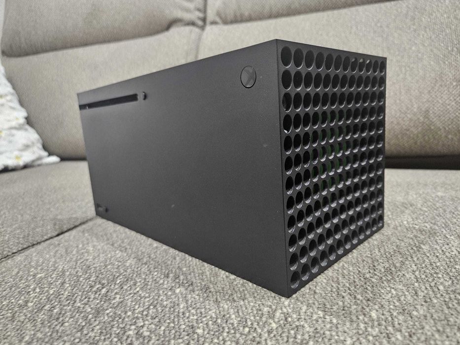 Xbox Series X 2 pady + gry