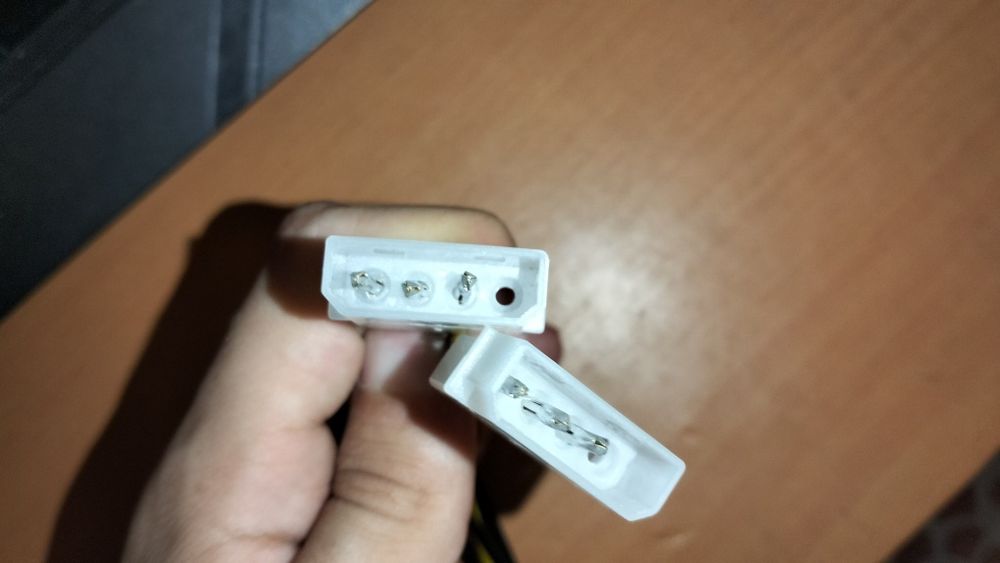 Продаю перехідник для живлення відеокарти 8 pin x 2 Molex