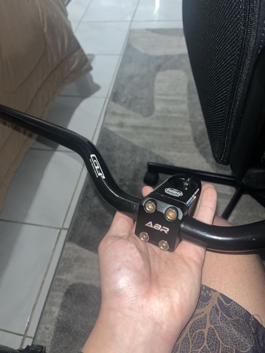 Guidão GT 22.2 640mm com mesinha ACR 6061