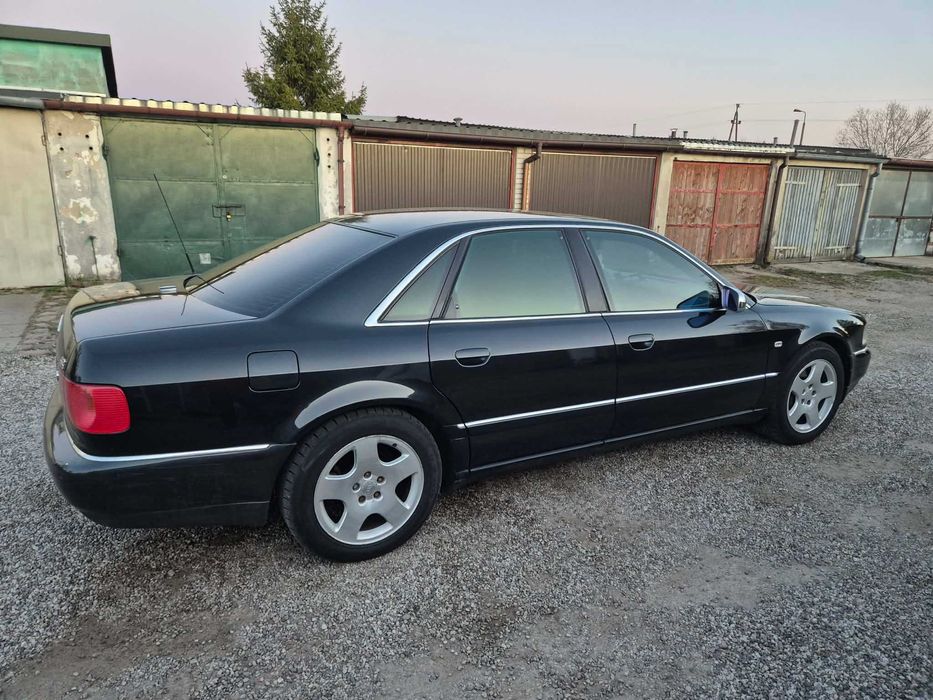 Audi A8 D2 Quattro samochód osobowy