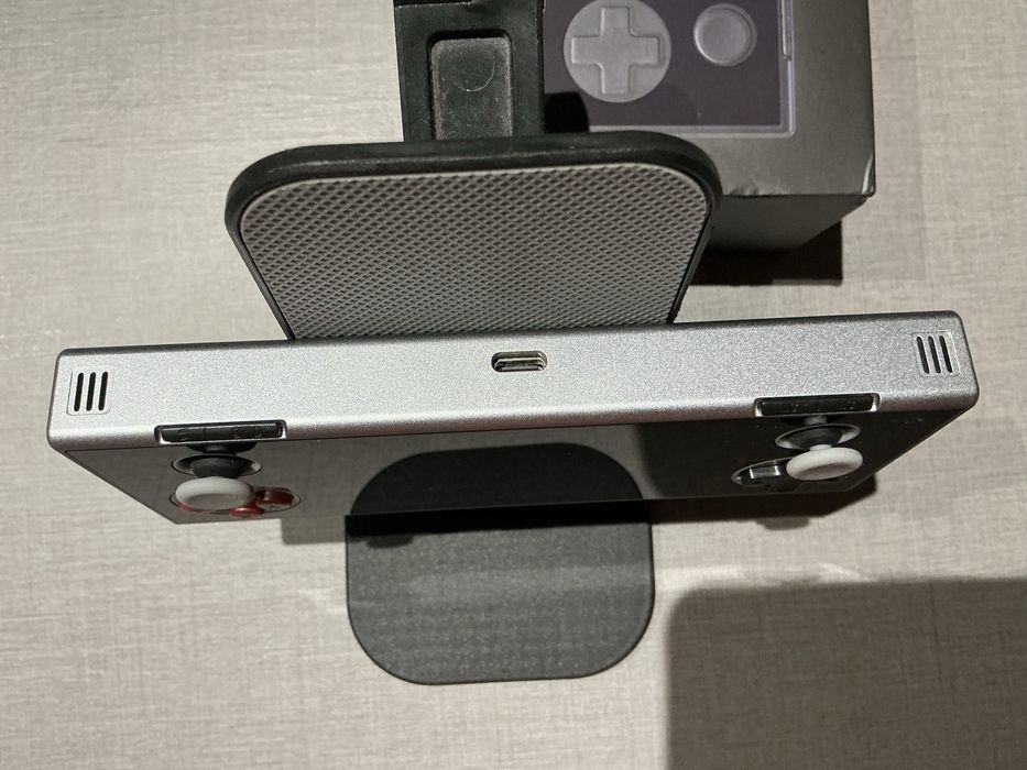 Ayaneo Pocket Micro (Antec) / (+ES:DE)