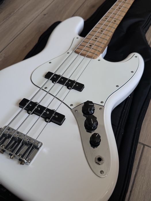 Gitara basowa Fender Jazz Bass