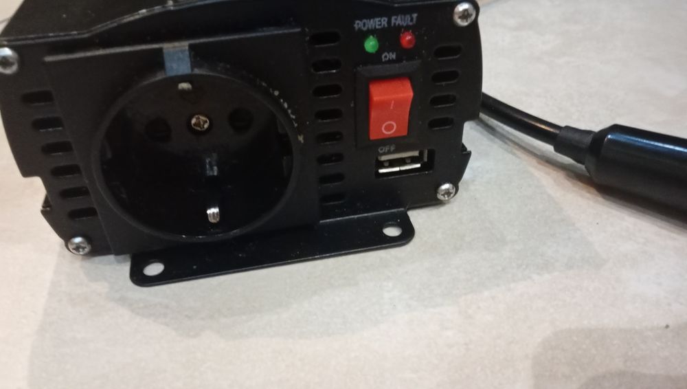 Przetwornica samochodowa 12/24VDC/230 VAC