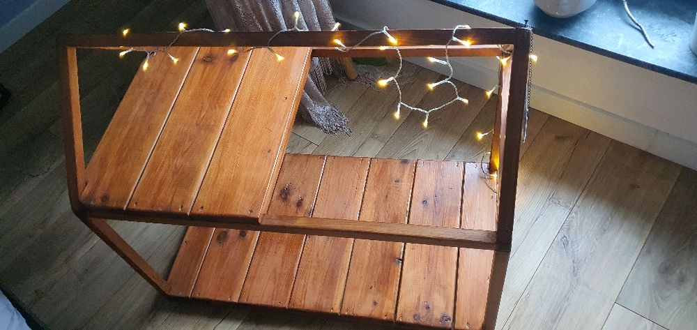 Duży domek dla lalek, kwietnik