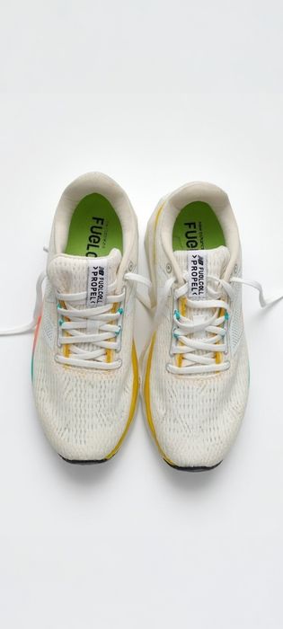 New Balance FuelCell Propel v5
